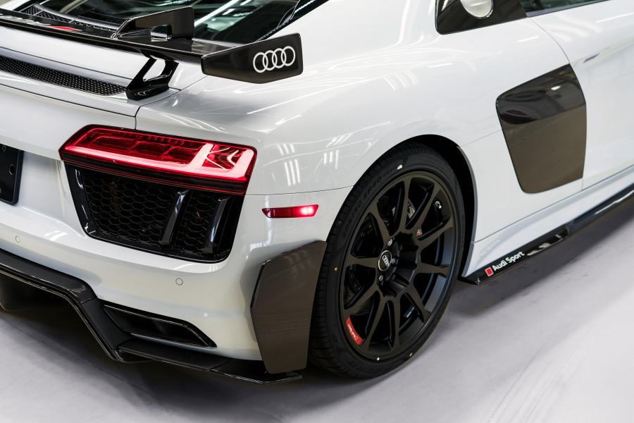 Детали экстерьера Audi R8 V10 plus Coupe Competition Package 2018 года  (NA) (фото 11 из 11)